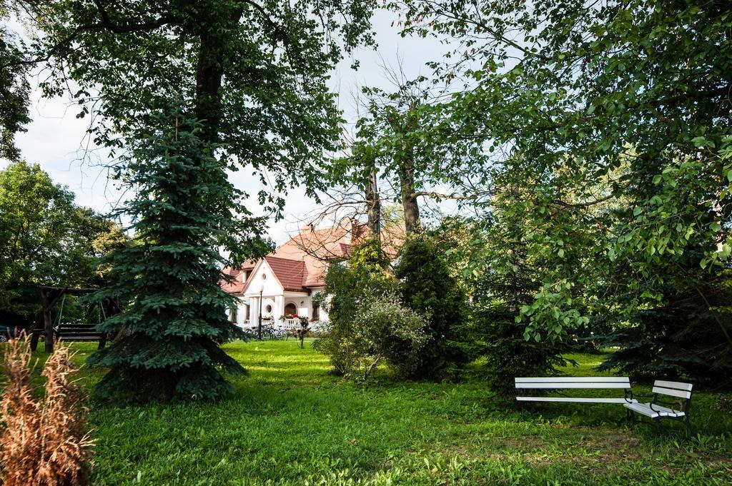 Dwor Osmolice Panzió Bialki Dolne Kültér fotó