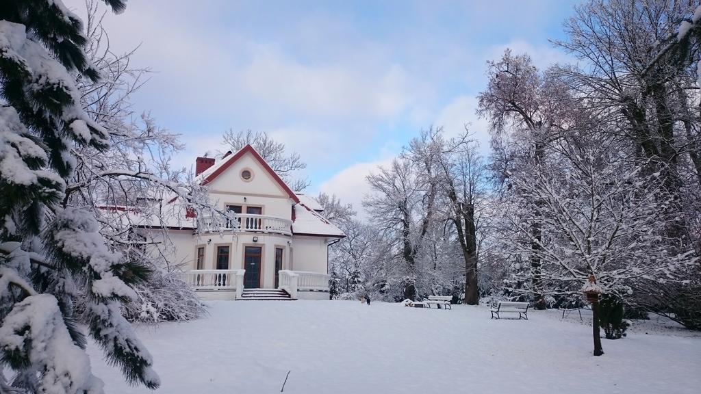Dwor Osmolice Panzió Bialki Dolne Kültér fotó