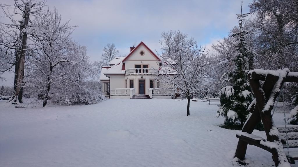 Dwor Osmolice Panzió Bialki Dolne Kültér fotó